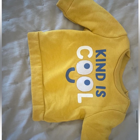 Baby bundle - 3 sleepers, one 2 price jammie set, and one sweater - Picture 2 of 11